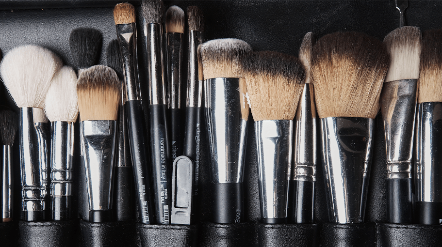 Use The Right Makeup Brushes. Using The Right Makeup Brushes Can Make A Big Difference In How Your Makeup Applies. Choose Brushes That Are Made Of High-quality Materials And That Are The Right Size And Shape For The Job.