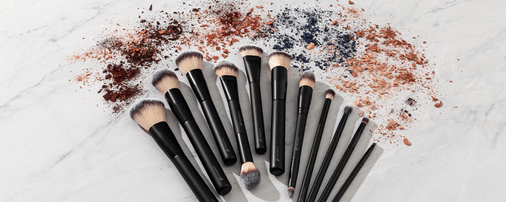 Use The Right Makeup Brushes. Using The Right Makeup Brushes Can Make A Big Difference In How Your Makeup Applies. Choose Brushes That Are Made Of High-quality Materials And That Are The Right Size And Shape For The Job.